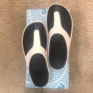 Native Shoes - Turner Flip Flip - brand new!